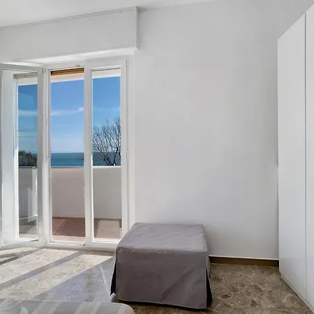 Fronte Mare - Marina Di Apartment